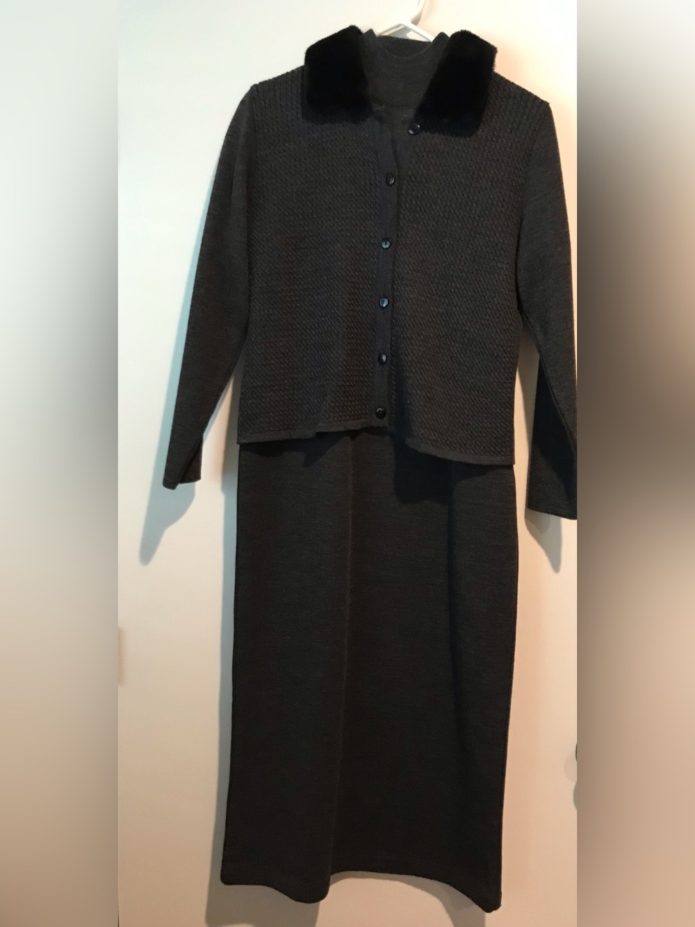 Women's Black Maxi Dress Set with Faux Fur Collar SP
